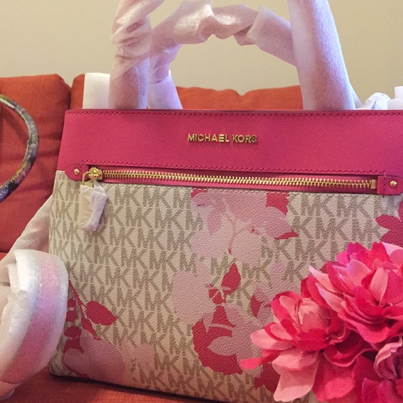Micheal Kors hailee satchel in pink - Picture 2 of 5